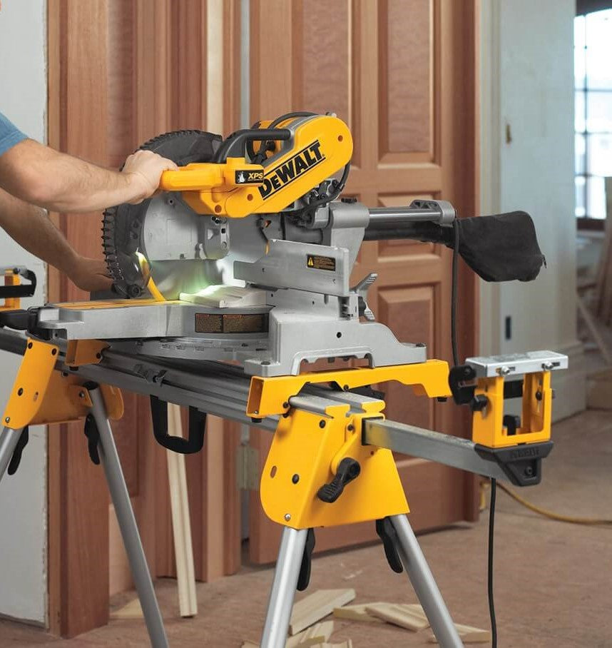 Op de foto staat een DeWalt zaag om aan te geven dat ons bouwbedrijf professioneel gereedschap gebruikt bij de bouw en renovatie werkzaamheden. zoekwoorden: interieur, ontwerp, advies , stylist, kleur, schilder, binnen, nieuwbouw, woning, verbouwen, renoveren, Amersfoort, Zeist, Soest, heel, Nederland